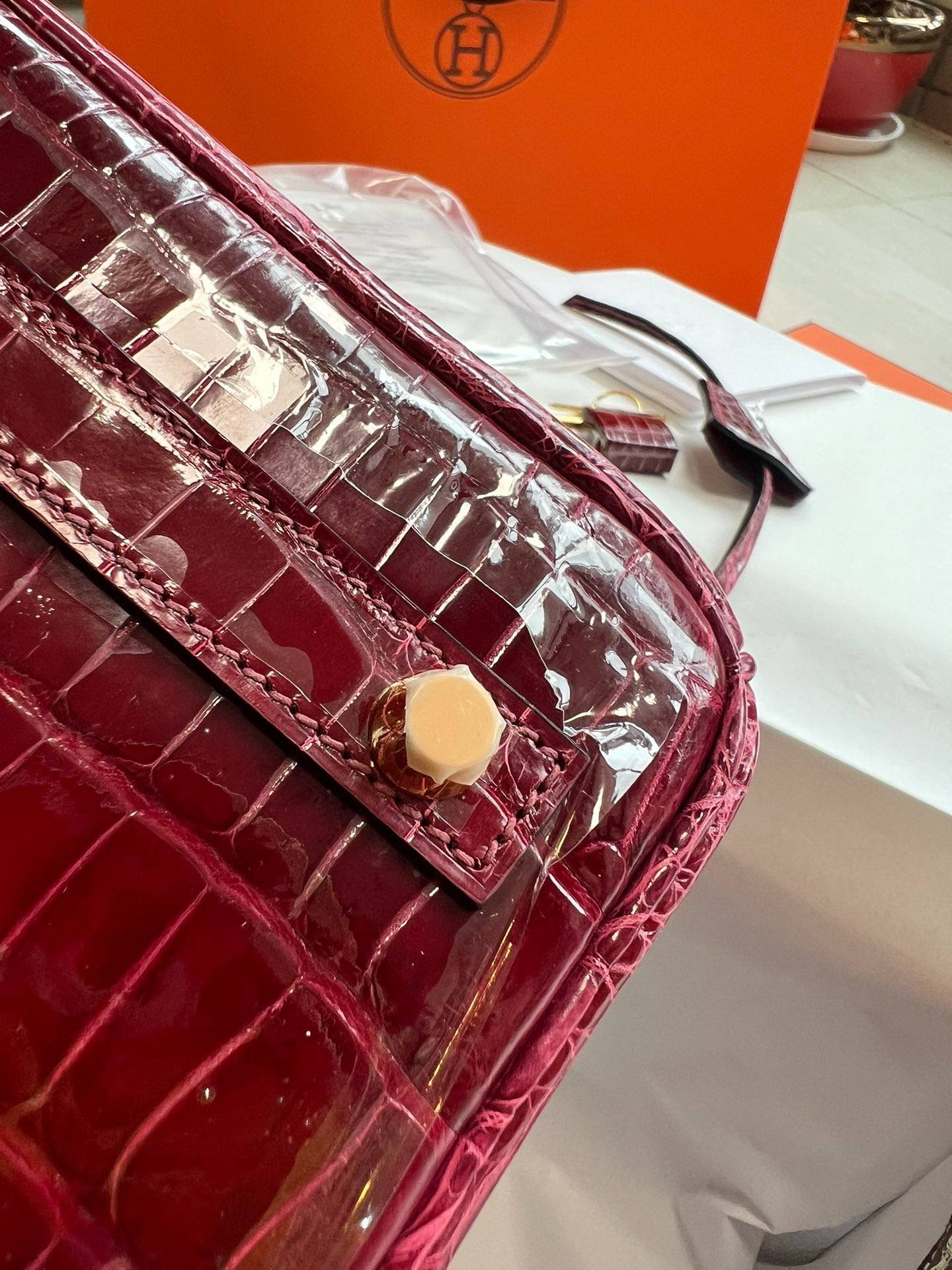Hermes Birkin 25 Bordeaux Wine Red Gold Button